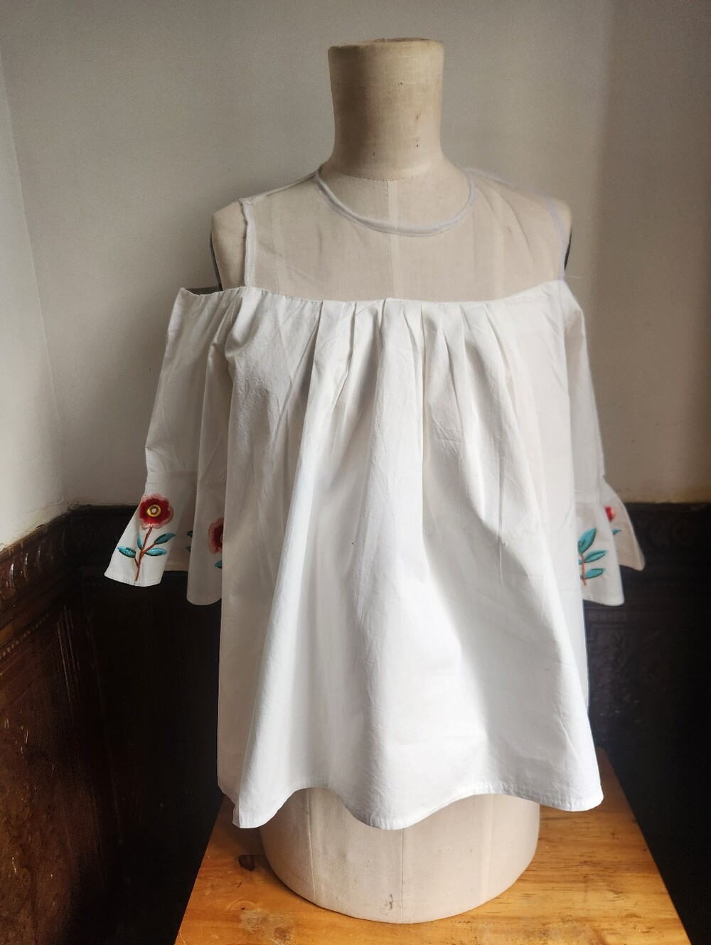 NWT VIVID White Cotton off the shoulder Tunic SZ.